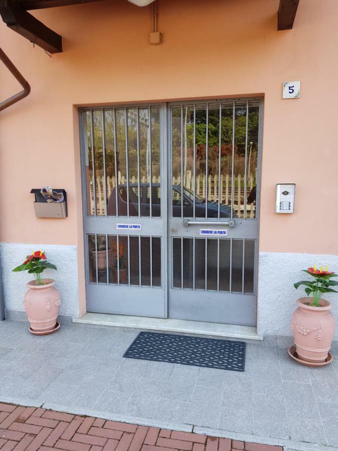 Appartamento Delle Rose Sesto Calende Exterior foto