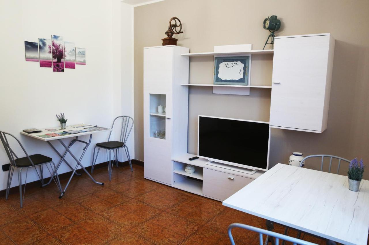 Appartamento Delle Rose Sesto Calende Exterior foto