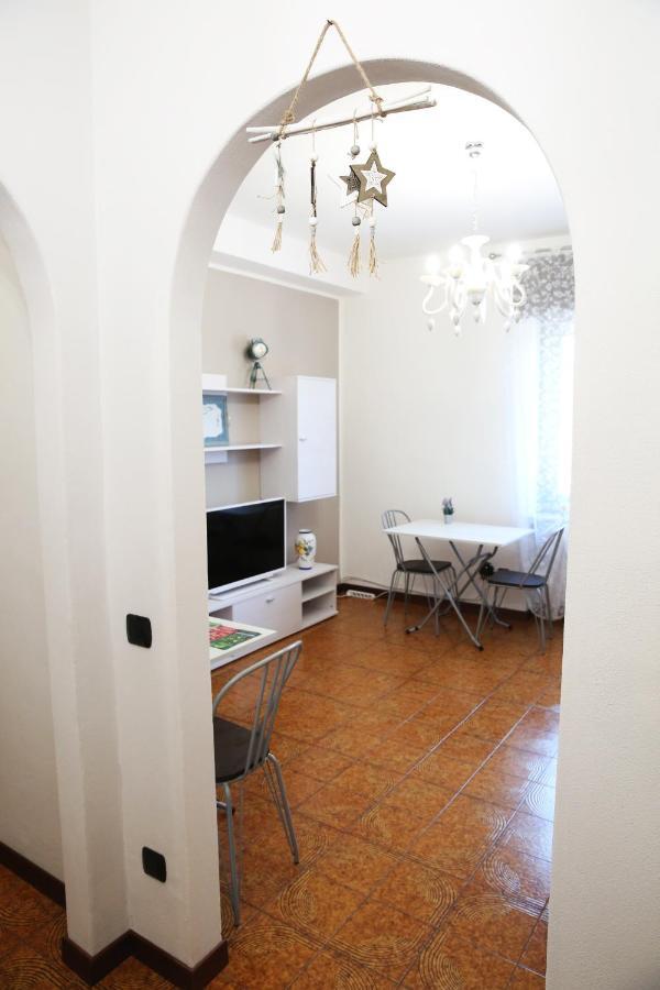 Appartamento Delle Rose Sesto Calende Exterior foto